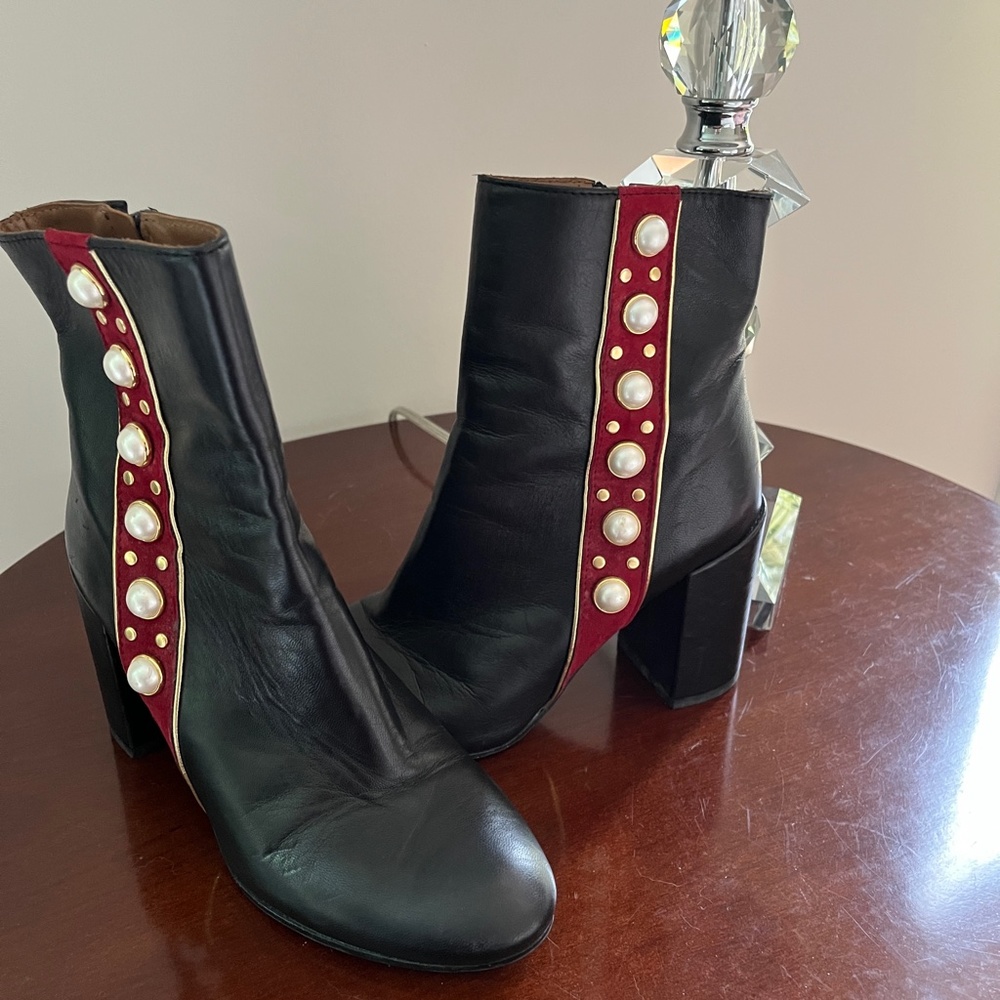 JONAK LOW BOOT!  Size 38 ( 7.5 )